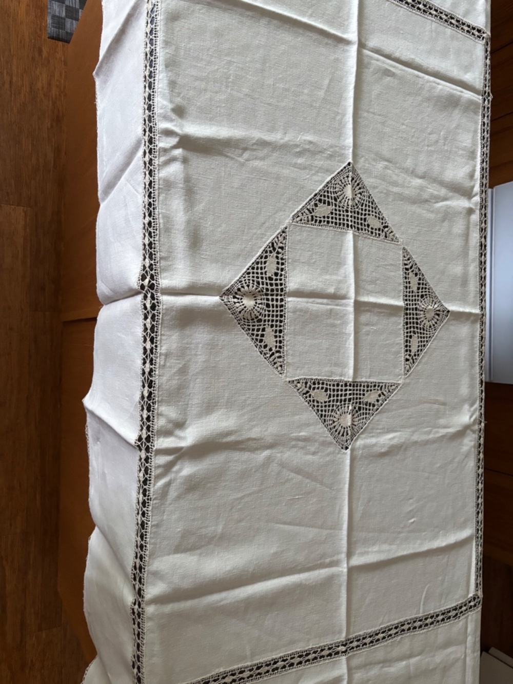 Vintage Linen & Crocheted Tablecloth & 6 Napkins